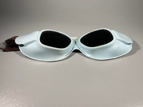 Akiniai techniniai, tamsiais stiklais, vintažiniai. Guma, stiklas. Kaina 22