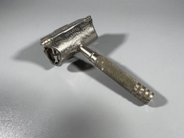 Skutimosi kotelis, dviašmenis skustuvas antikvarinis. Kampfe New York Bros U.S.A. Kaina 63