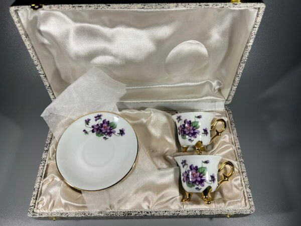 Puodeliai su lėkštutėmis porcelianiniai originalioje dovanų dėžutėje Limoges France, espresso. Kaina 53 už viską