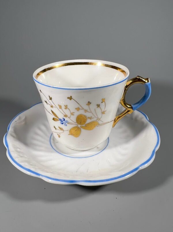 Puodelis su lėkštute porcelianinis, antikvarinis. C.T. CARL TIELSCH ALTWASSER, 1875-1900 m. Talpa 130 ml. Kaina 16