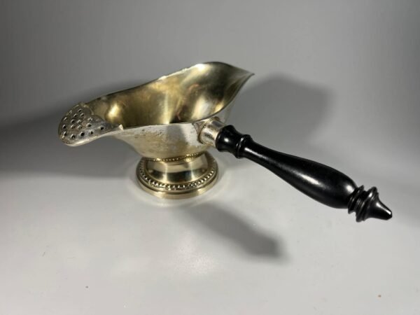 Padažinė medine rankena antikvarinė. Kaina 28