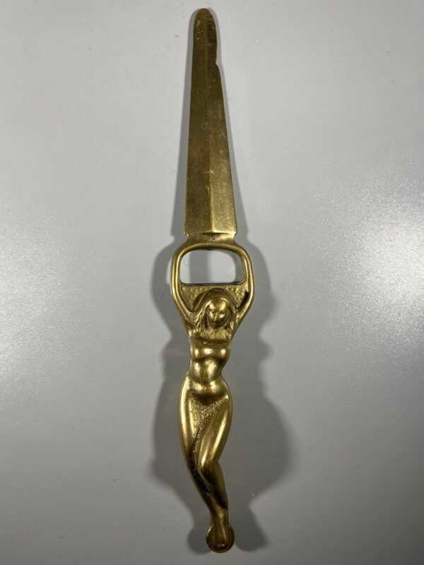 Atidarytuvas bronzinis - nuoga moteris, vintažinis. Ilgis 22 cm. Kaina 23