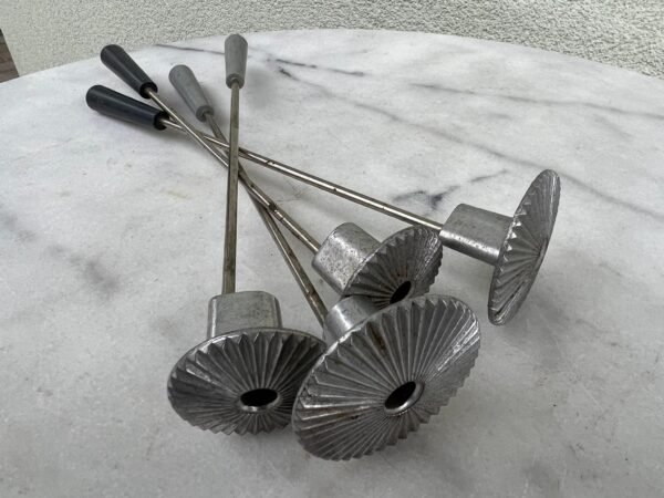 Žagarėlių, voveruškų, sausainių kepimo formelės konditerinės, tarybinių laikų. 4 vnt. Kaina po 14