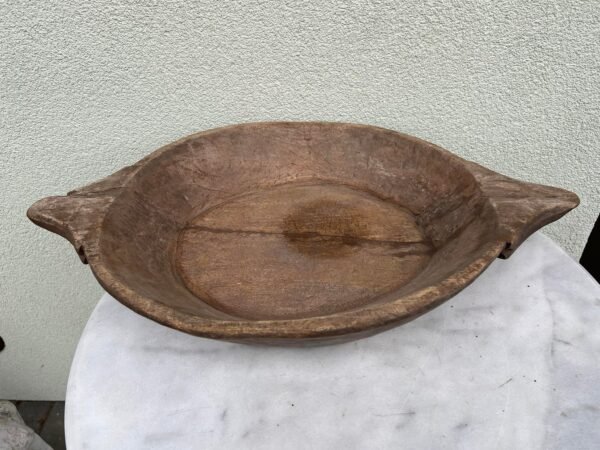 Gelda antikvarinė, medinė, nestandartinės, ovalo formos. Kaina 63