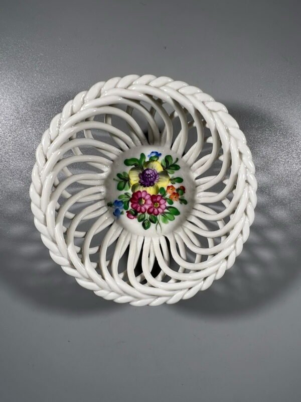 Lėkštutė, indas ažūrinis, porcelianinis, tapytas. Herend Hungary. Handpainted. Kaina 28