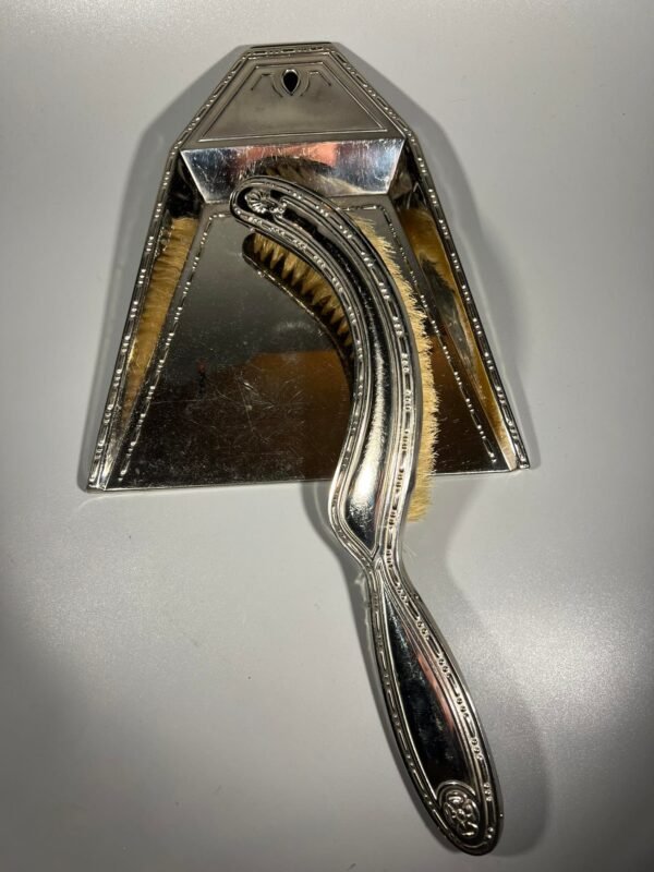 Trupinių šluotelė ir samtelis Art Deco stiliaus, antikvarinis. Kaina 42