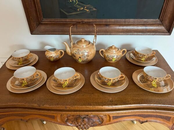 Servizas su litofanija, plono porceliano, Japoniškas. Puodeliai su lėkštutėmis, kavinukas, cukrinė, grietinėlės indas - pieninukas. Kaina 87