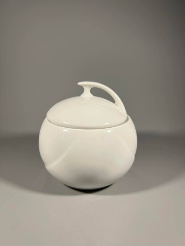 Cukrinė porcelianinė, vokiška, vintažinė. Kaina 13