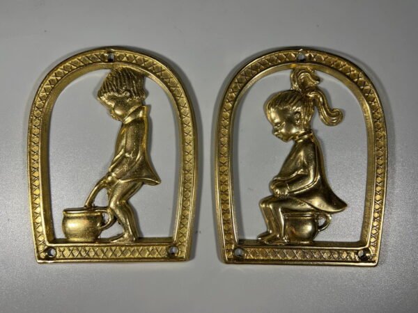 Ženklai bronziniai, informaciniai WC, tualeto. Dydis: 8 x 10 cm. Kaina po 23