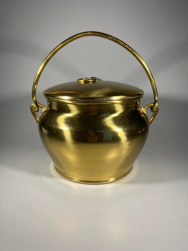 Indas metalinis su dangčiu. Tinkamas maistui. Kaina 38