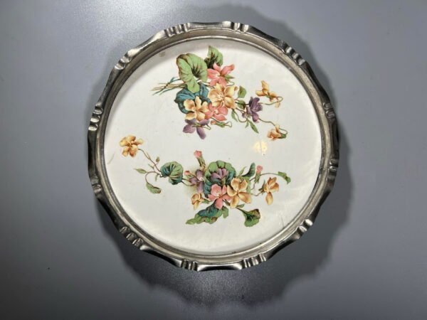 Padėklas glazūruotas alaviniu apvadu antikvarinis. Kaina 23