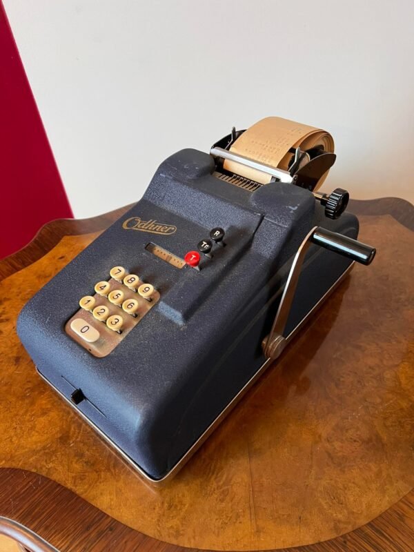 Kalkuliatorius, skaičiuotuvas antikvarinis Odhner Göteborg. Made in Sweden. Kaina 83