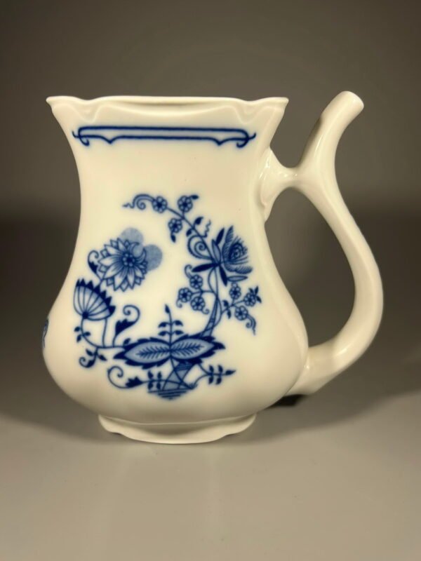 Gertuvė porcelianinė antikvarinė mineraliniam vandeniui gerti, RGK. Made in Czechoslovakia, Karlsbader Zwiebelmuster. Kaina 28