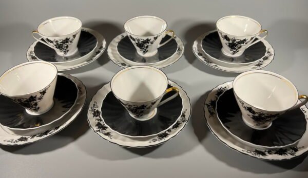 Puodeliai kaulinio porceliano su dviem lėkštutėmis, Rygos porceliano fabriko, RPR, tarybinių laikų. 6 vnt. Talpa 80 ml., espresso. Kaina po 12