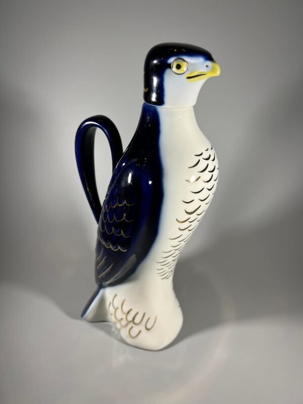 Grafinas porcelianinis Sakalas, LFZ, 1958 m. (Штоф Графин "Сокол" ЛФЗ, 1958 г., автор Криммер Э.М.) sovietinis, tarybinių laikų. Kaina 87