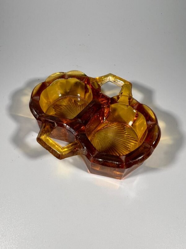 Prieskoninė antikvarinė, geltono stiklo. Kaina 32