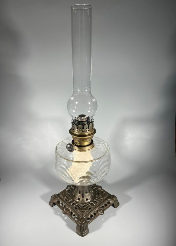 Žibalinė antikvarinė ketaus, špižiniu pagrindu, Secesijos stiliaus. Veikianti. Kaina 93