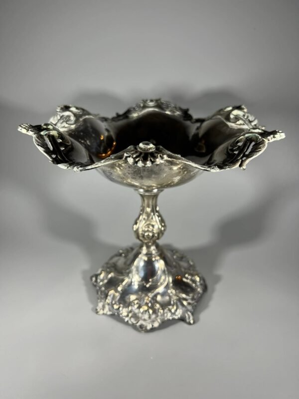 Vaisinė, saldaininė antikvarinė, sidabruota. Kaina 38