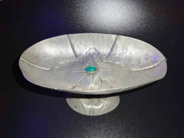 Sausaininė, saldaininė, antikvarinė, Art Nouveau stiliaus, alavinė, su šviečiančiu akmenu, Kunst HJ Tin, Danija, Kaina 53