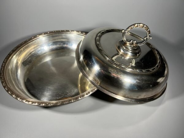 Dubuo su dangčiu. Tinkamas naudojimui. Kaina 32