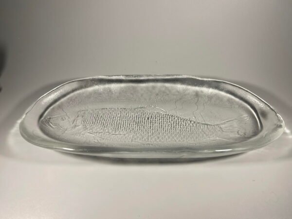 Lėkštė su žuvim storo, presuoto stiklo, vintažinė. Kaina 33