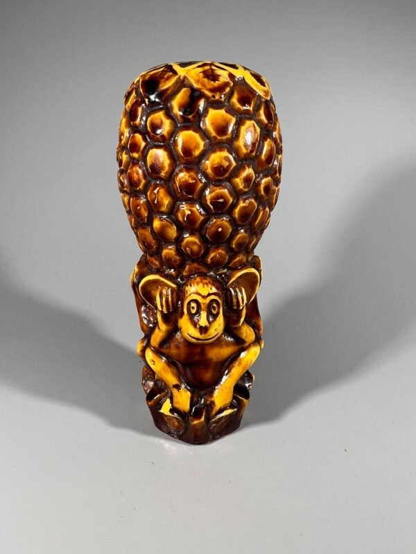 Automobilių salono puošybos elementas užsukamas ant pavarų svirties (pavarų svirties svirties rankenėlė) tarybinių laikų. Kaina 28