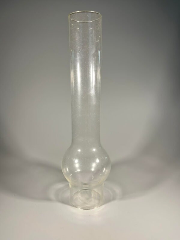 Žibalinės lempos gaubtai, stiklai. 2 vnt. Aukštis 26, apatinis skersmuo 5 cm. Kaina po 23