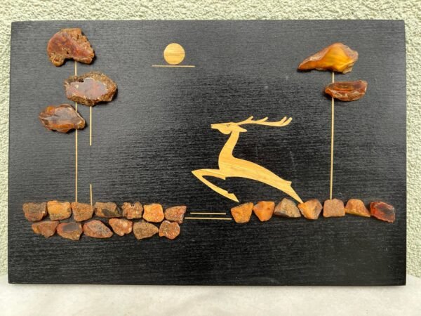 Paveikslėlis medinis su gintaru sovietinis, tarybinių laikų Stirna. Kaina 48