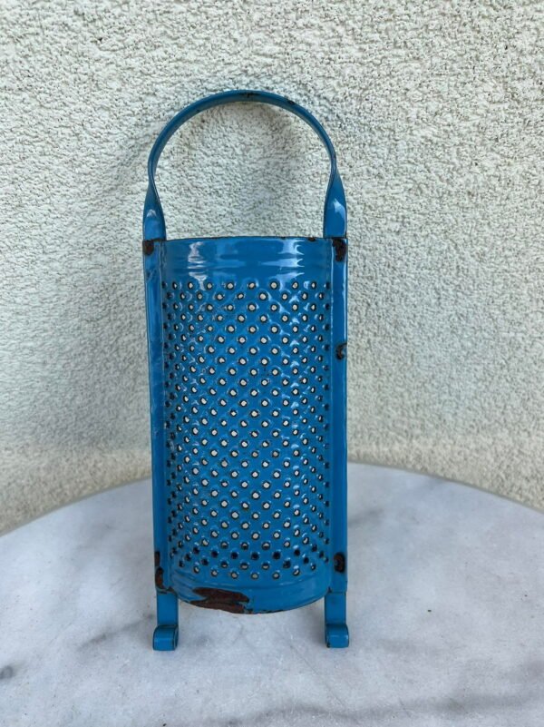 Tarka, trintuvė emaliuota skardinė, antikvarinė. Kaina 18