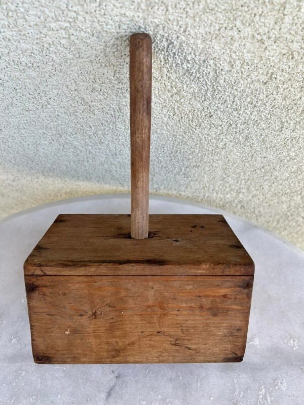 Sviesto matas medinis, antikvarinis. Kaina 28