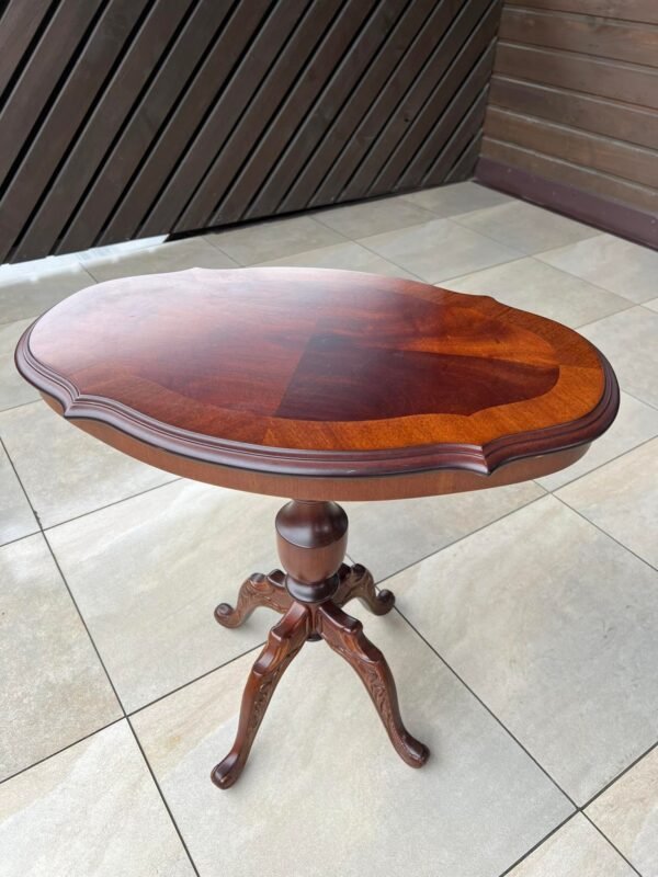 Stalas, kavos staliukas, stovelis ovalus, tvirtas, medinis. Kaina 78