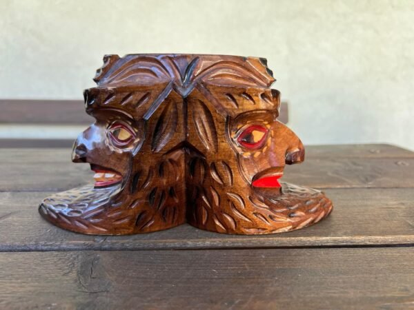 Statulėlė Velniais medinė, drožinėta, liaudiška. Kaina 38