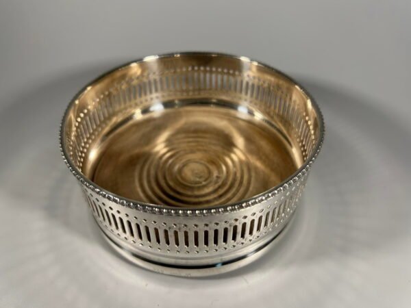 Padėkliukas šampano, vyno buteliui antikvarinis, sidabruotas Silver Plated. Made in Shefield, England. Kaina 36