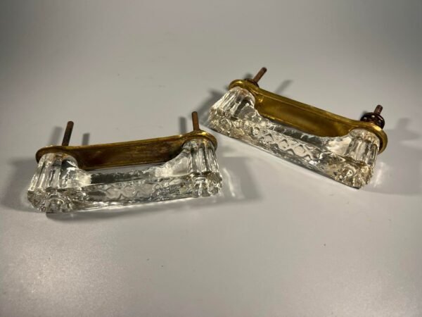 Rankenėlės vintažinės, lydyto, presuoto stiklo. 2 vnt. Kaina po 23