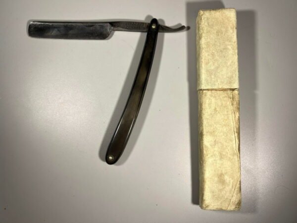 Skustuvas antikvarinis tiesus, Alcoso Solingen. Vokietija. Kaina 38