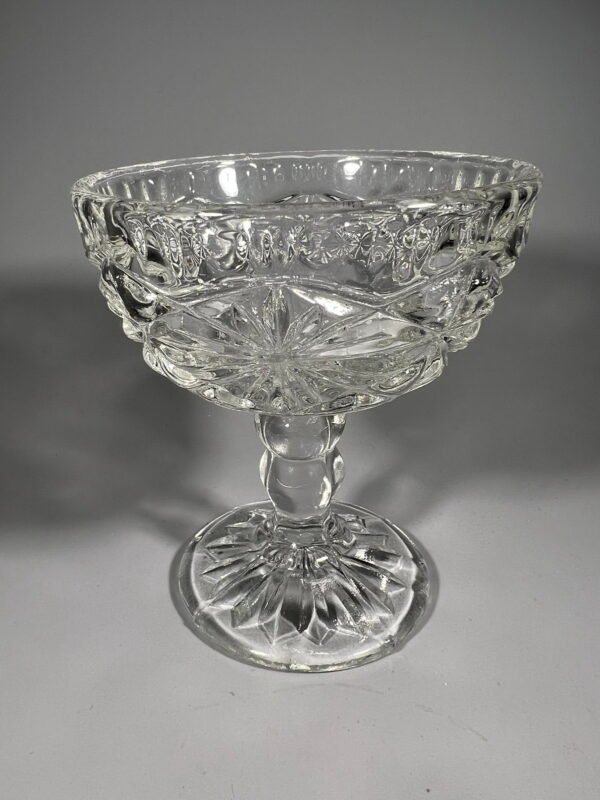 Saldaininė, ledainė stiklinė, antikvarinė. Kaina 18