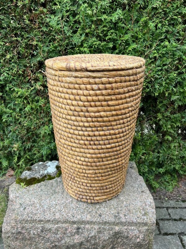 Pintas indas, KARBIJA su antvožu, dangčiu, antikvarinė, pinta bamblė. Kaina 78