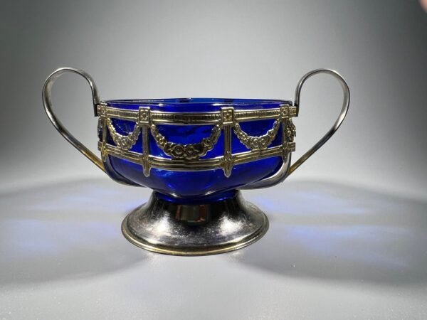 Indas mėlynu stiklu su rankena, antikvarinis. Kaina 28