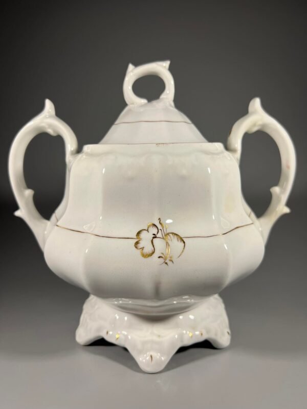 Cukrinė porcelianinė, antikvarinė. Kaina 28