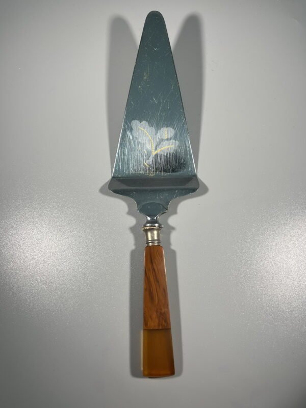 Mentelė, lopetėlė antikvarinė, Art Deco stiliaus tortams, pyragaičiams. Kaina 28