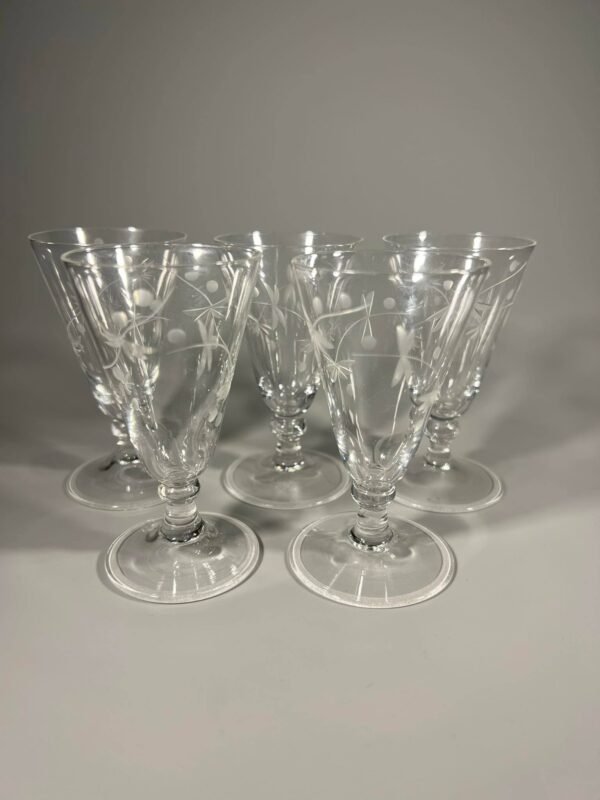 Taurelės, stikliukai raižyto krištolo vintažinės. Talpa 50 ml. 5 vnt. Kaina po 12