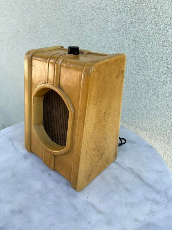 Radio, radijo taškas - abonentinis garsiakalbis antikvarinis. Pagamintas apie 1950 m. Netikrintas. Kaina 87