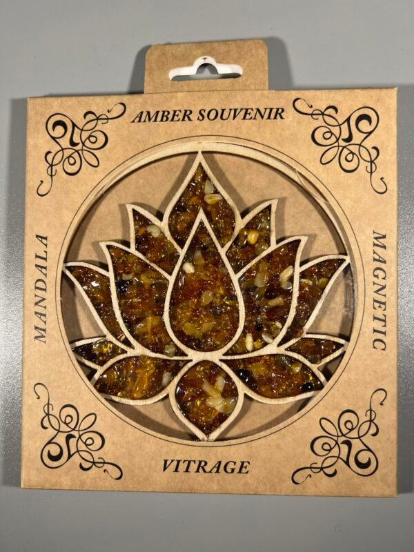Gintarinis, medinis lietuviškas suvenyras, mandala. Pakabinamas ar klijuojamas su magnetu. Kaina 13