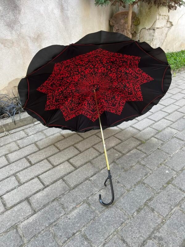 Skėtis vintažinis, vokiškas puošniu dvigubu vidumi. Būklė labai gera. Kaina 83