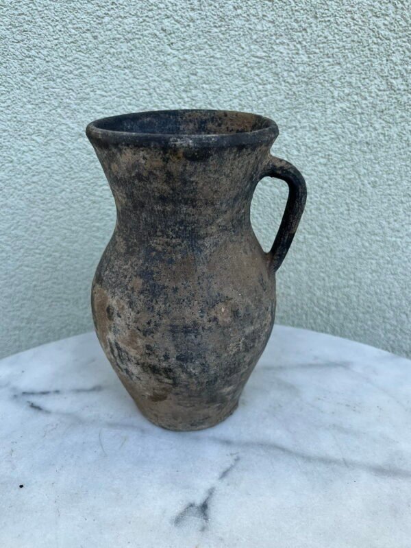 Ąsotis molinis, keraminis, juodo molio antikvarinis, liaudiškas. Aukštis 22 cm. Kaina 48