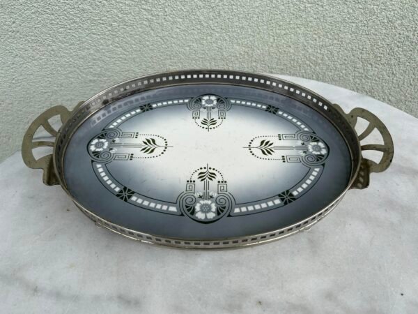 Padėklas antikvarinis fajanso, dengta glazūra ornamentika Art Nouveau stiliaus ir laikotarpio. Kaina 53