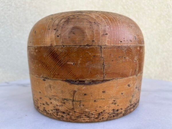 Kepurių, skrybėlių siuvimo forma medinė, antikvarinė. Kaina 63