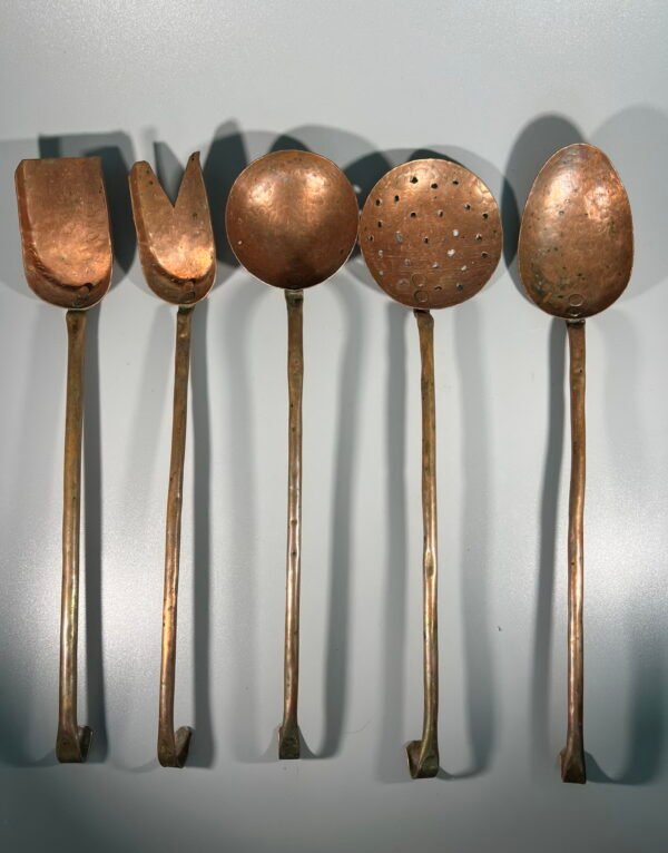 Komplektas antikvarinių varinių samčių. 5 vnt. Kaina 63 už visus.