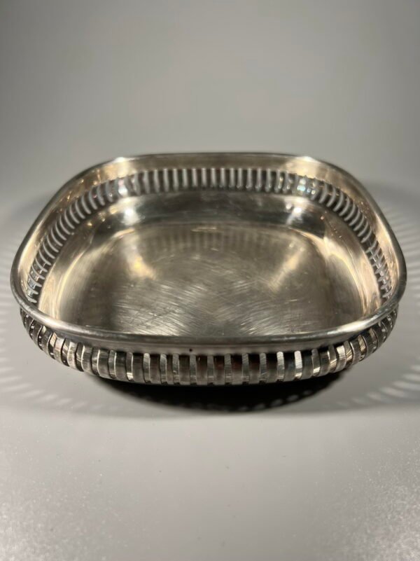 Indai, padėklai antikvariniai, vintažiniai, sidabruoti Frugonni by Roma Belloto, Silver plated. Italija. 2 vnt. Kaina po 28