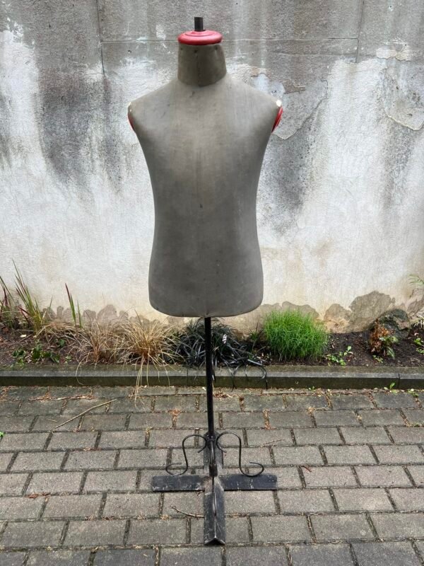 Manekenas vyriškas, antikvarinis. Kaina 228